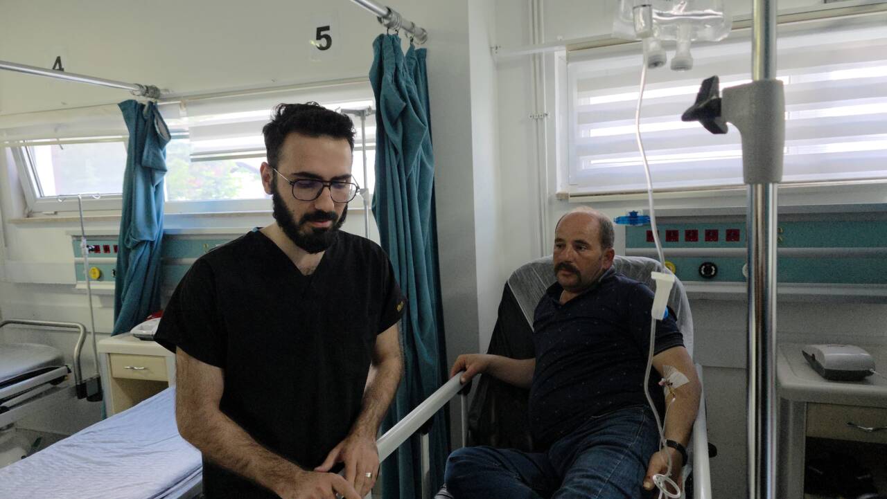 Aksaray'ın Eskil ilçesinde akrep sokması nedeniyle zehirlenen çiftçi, hastanede tedavi