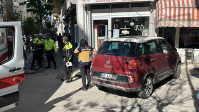 Eskişehir'in Tepebaşı ilçesinde kaldırımda bekleyen kişi otomobilin çarpması sonucu hayatını
