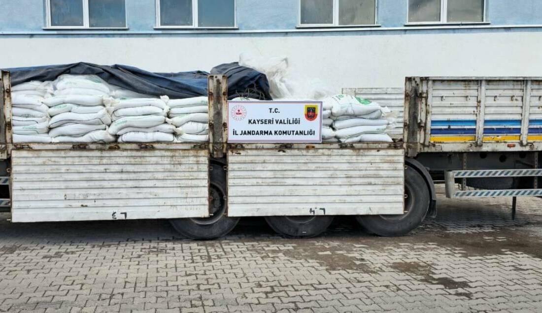 Kayseri'de jandarma ekiplerinin düzenlediği operasyonda 24 ton sahte gübre ele