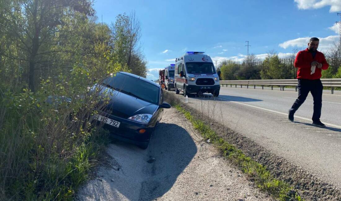Çankırı'nın Kurşunlu ilçesinde su kanalına düşen otomobildeki 3 kişi yaralandı.