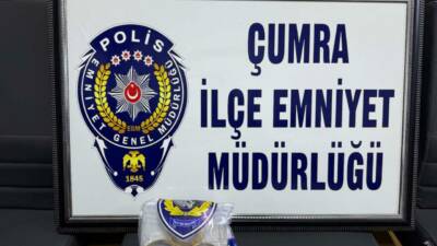 Konya'nın Çumra ilçesinde, iki dükkandan altın bilezik ve bağış kutusu