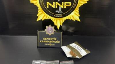 Niğde merkez ve Bor ilçesinde polis ekiplerince düzenlenen uyuşturucu operasyonunda