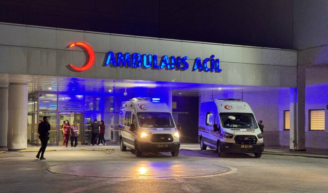 Kayınbaba ile damat arasında çıkan silahlı kavgada 3 kişi yaralandı Kayseri'nin Kocasinan ilçesinde bir kayınbaba ile damadı arasında çıkan silahlı