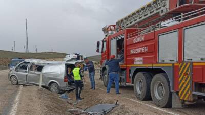 Sivas'ın Gürün ilçesinde minibüsün devrilmesi sonucu 1 kişi öldü, 8