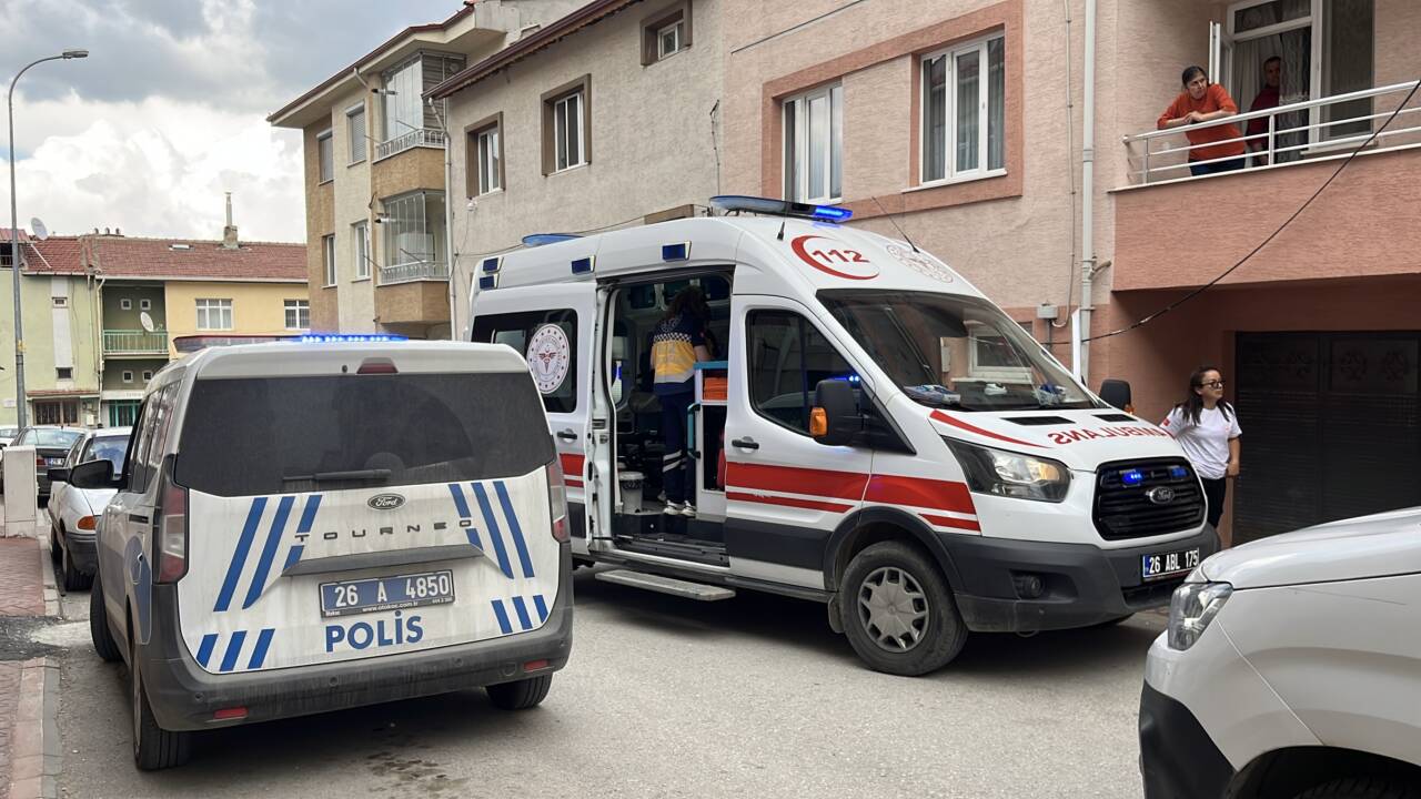 Eskişehir'in Odunpazarı ilçesinde kombi tamiri gittiği evde darbedilen kişi tedavi