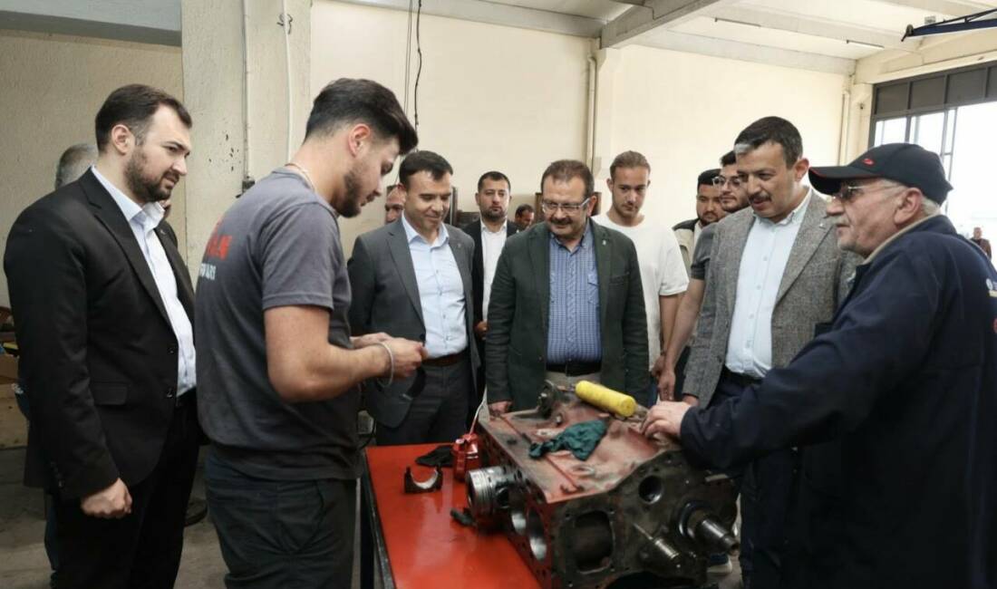 Aksaray Yeni Sanayi Sitesi’nde esnaf buluşması Aksaray’da Yeni Sanayi Sitesi’nde gerçekleştirilen ziyaret programında, AK Parti teşkilat