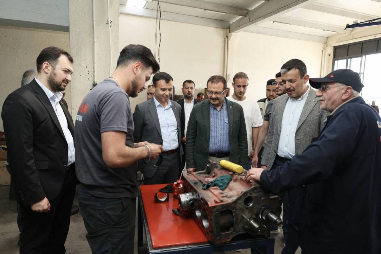 Aksaray’da Yeni Sanayi Sitesi’nde gerçekleştirilen ziyaret programında, AK Parti teşkilat
