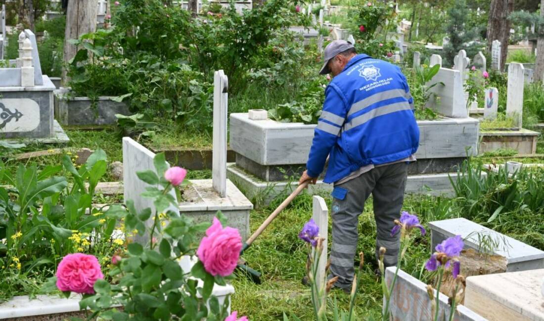 Aksaray Belediyesi yaklaşan Kurban Bayramı öncesinde vatandaşların kabir ziyaretlerini daha