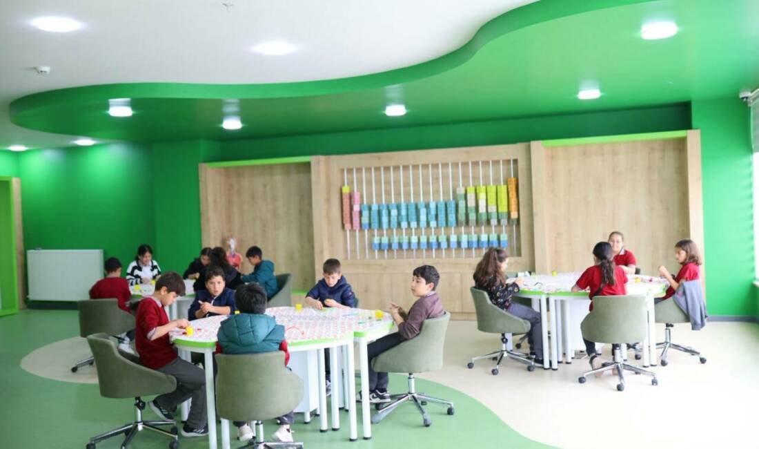 Aksaray’da bilimle büyüyen nesil yetişiyor Aksaray Belediyesi tarafından hayata geçirilen Bilim Merkezi, çocukların bilimle erken