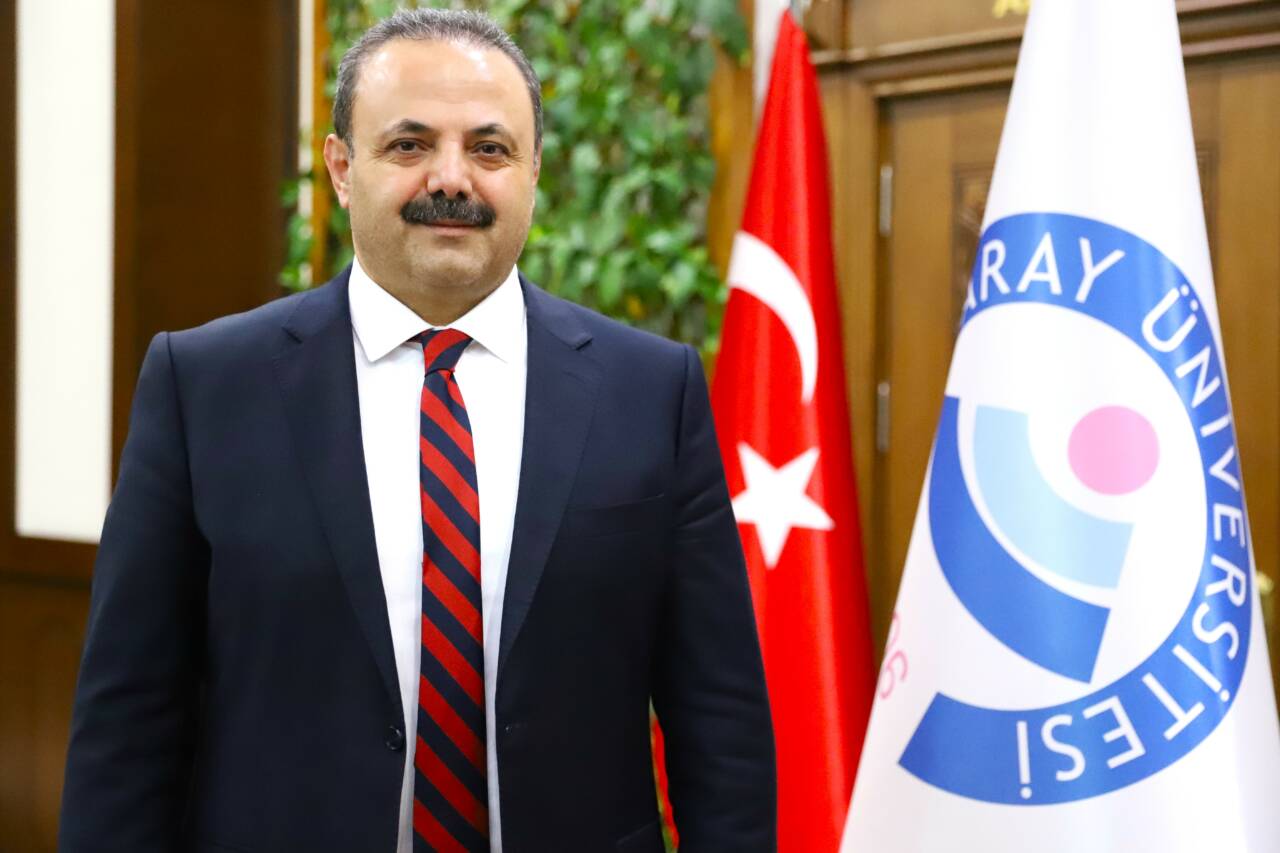 Aksaray Üniversitesi (ASÜ) Rektörü Prof. Dr. Alpay Arıbaş, 19 Mayıs