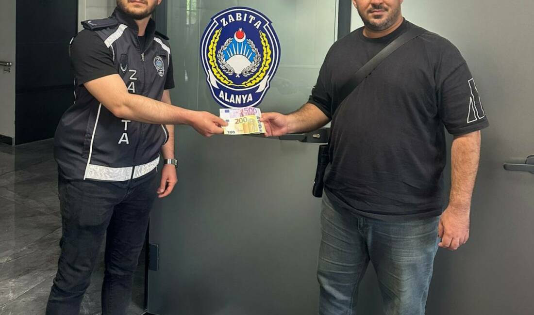 Antalya'nın Alanya ilçesinde bir iş yeri sahibinin cebinden düşen 700