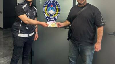 Antalya'nın Alanya ilçesinde bir iş yeri sahibinin cebinden düşen 700