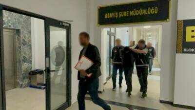 Kocaeli'nin Darıca ilçesinde bir evden 25 bin lira değerinde dizüstü