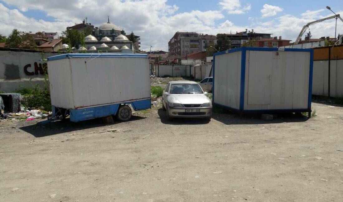 Malatya'da 63 yaşındaki bir kişi, kaldığı konteynerde düşerek fenalaştı. Hastaneye