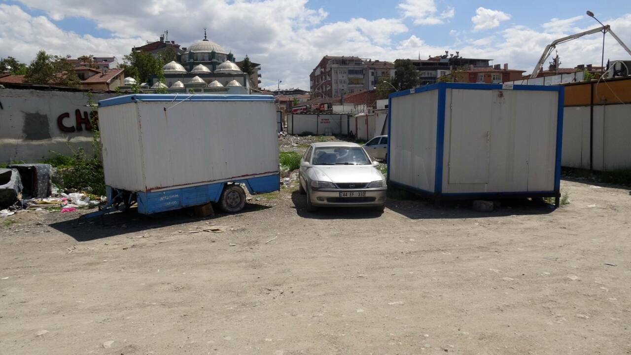 Malatya'da 63 yaşındaki bir kişi, kaldığı konteynerde düşerek fenalaştı. Hastaneye