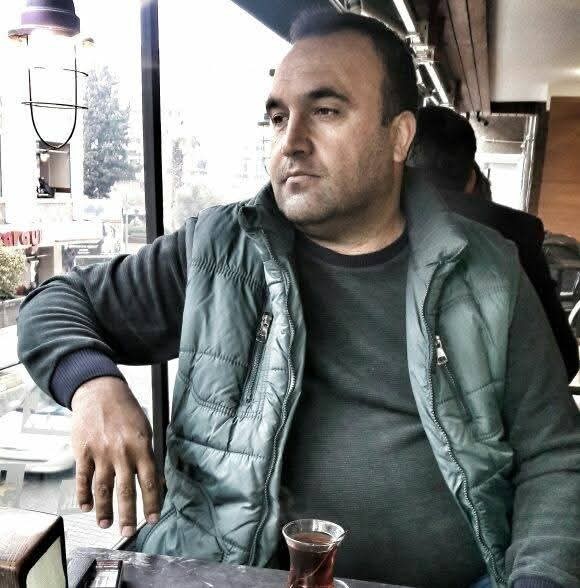 İzmir’in Tire ilçesinde kontrolden çıkarak devrilen tırın altında kalan sürücü,
