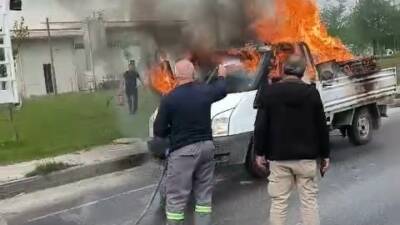 Eskişehir'de tüp taşıma kamyonetinde çıkan yangına ilk müdahaleyi yoldan geçen