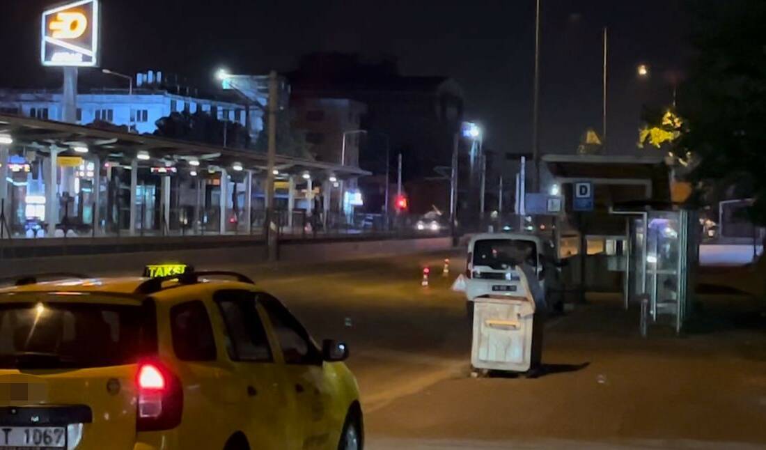 Bursa'da gece saatlerinde ana yol üzerindeki uygulama noktasını gören araç