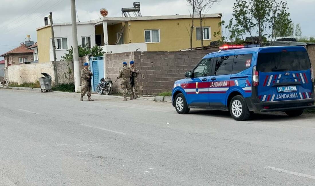 Niğde'de husumetli iki aile arasında çıkan silahlı kavgada 1 kişi