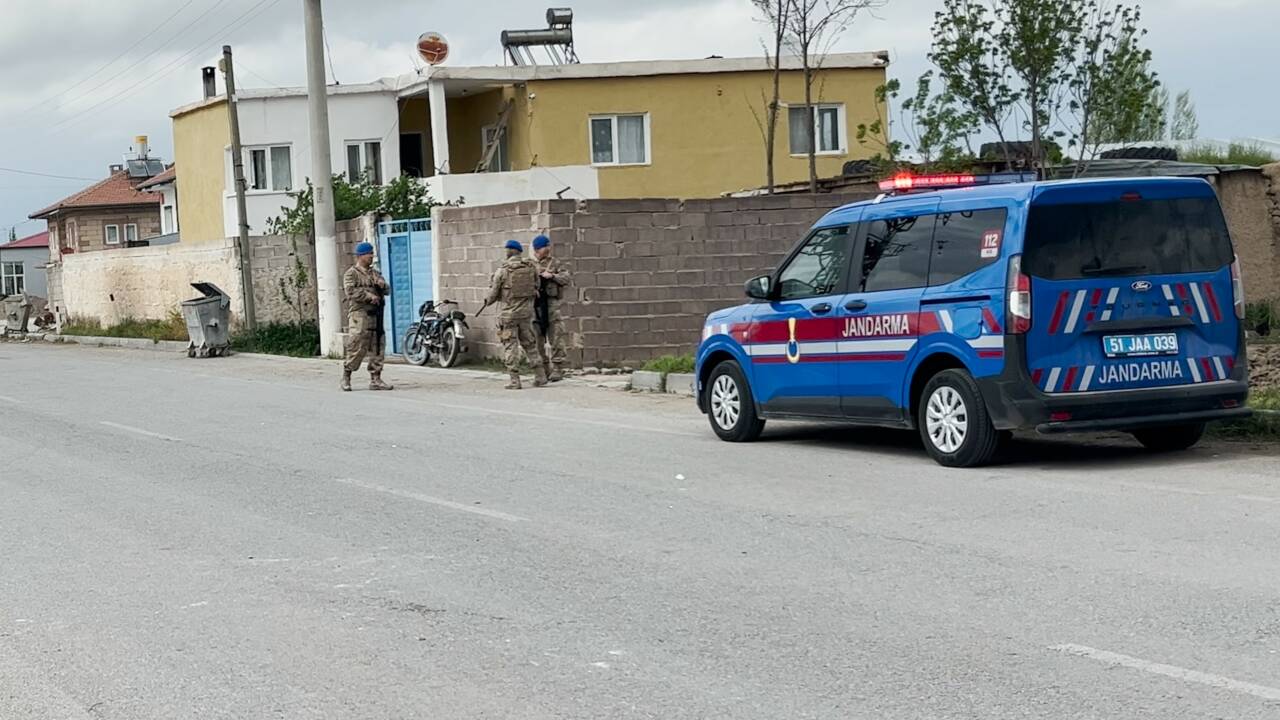 Niğde'de husumetli iki aile arasında çıkan silahlı kavgada 1 kişi