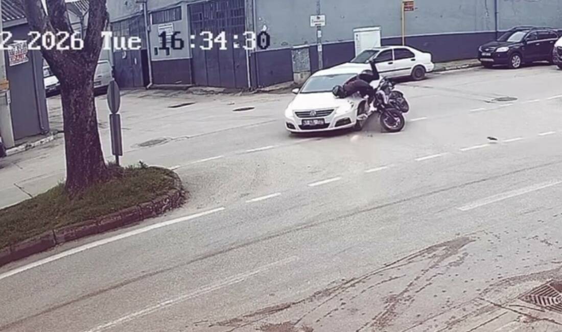 Bursa'da otomobil ile motosikletin çarpıştığı kazada motosiklet sürücüsü yaralanırken kaza