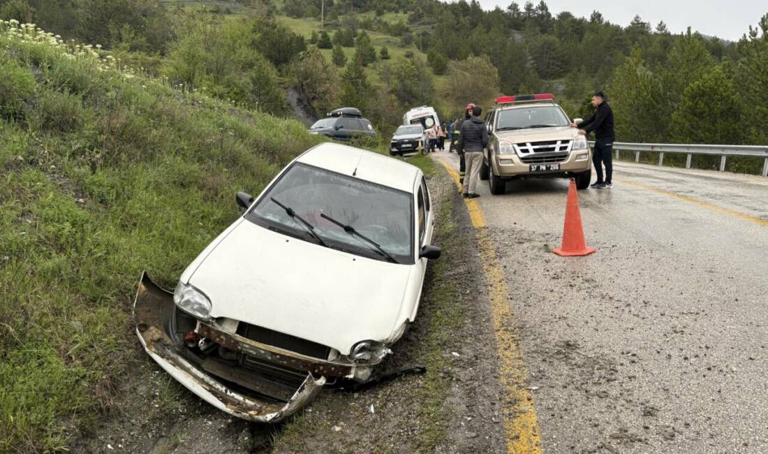 Kastamonu’nun Tosya ilçesinde kontrolden çıkan otomobil, şarampole çarptı. Kazada sürücü
