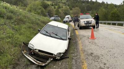 Kastamonu’nun Tosya ilçesinde kontrolden çıkan otomobil, şarampole çarptı. Kazada sürücü