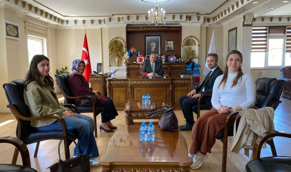 Ağaçören’de sağlık alanında görev yapan isimler, Kaymakam Metin Korkmaz’ı makamında