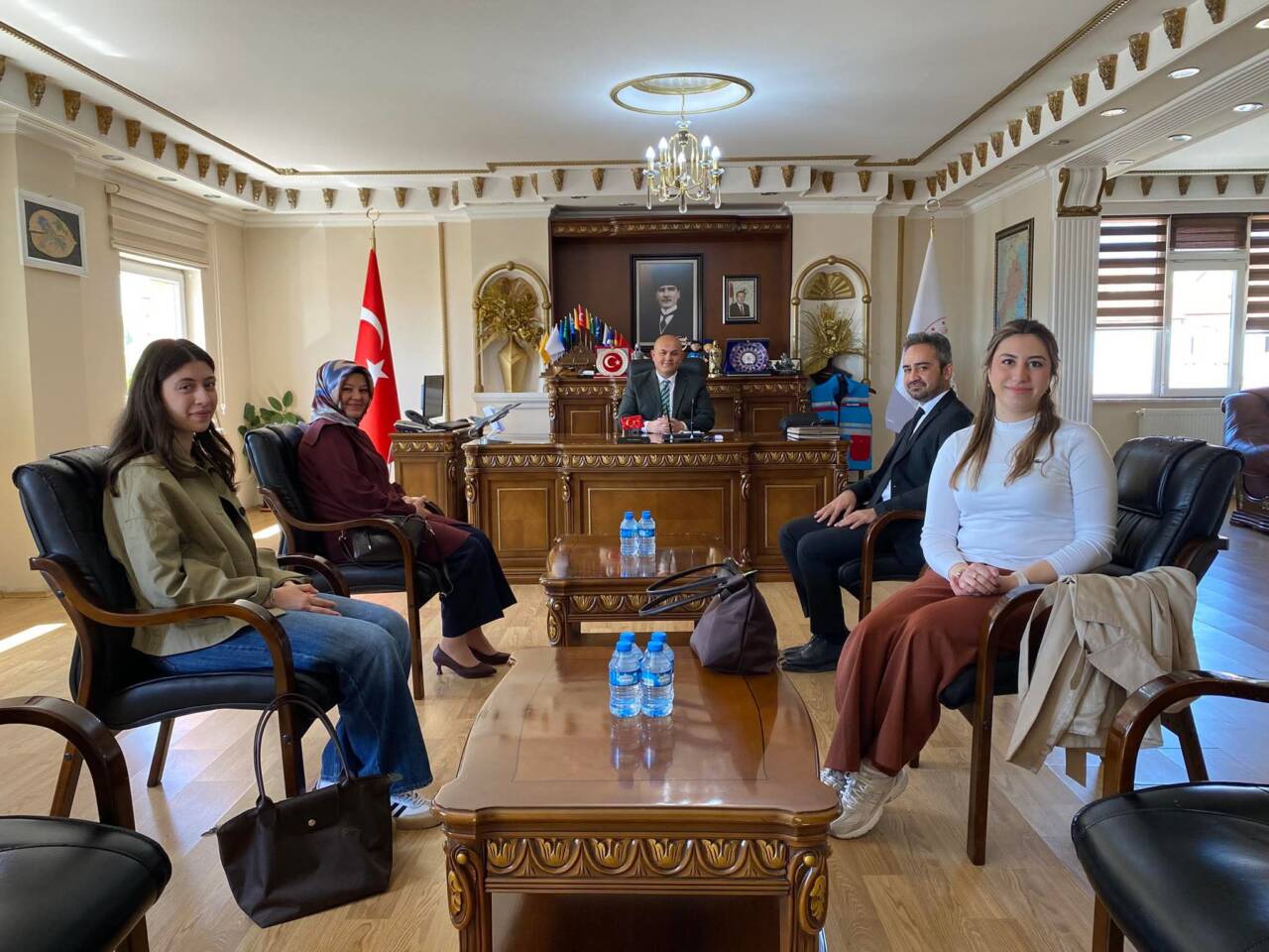Ağaçören’de sağlık alanında görev yapan isimler, Kaymakam Metin Korkmaz’ı makamında