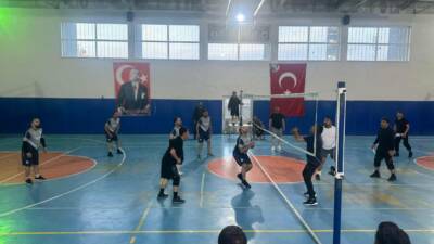 Ağaçören Kaymakamlığı tarafından düzenlenen Geleneksel Voleybol Turnuvası, büyük heyecana sahne