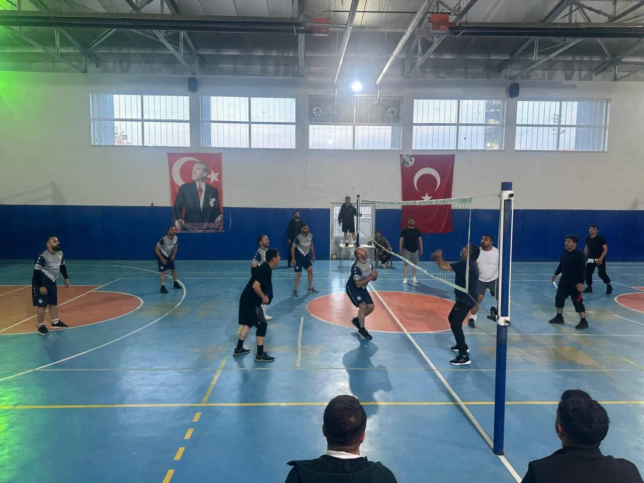 Ağaçören Kaymakamlığı tarafından düzenlenen Geleneksel Voleybol Turnuvası, büyük heyecana sahne
