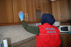 Aksaray Belediyesi’nin evde temizlik ve bakım hizmeti, yaşlı ve ihtiyaç