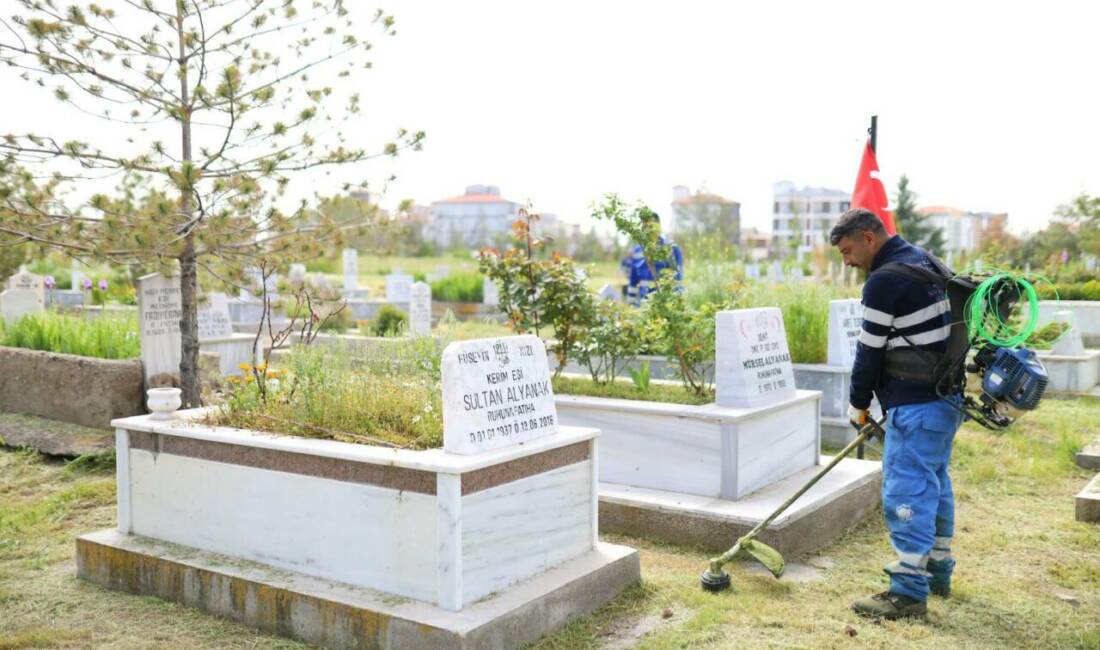 Aksaray Belediyesi, Aratol Mahallesi mezarlığında temizlik ve çevre düzenleme çalışmalarını