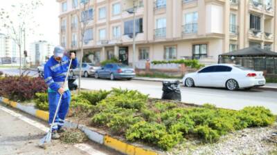 Aksaray Belediyesi ekipleri, Küçük Bölcek Mahallesi’nde yürüttüğü peyzaj ve temizlik