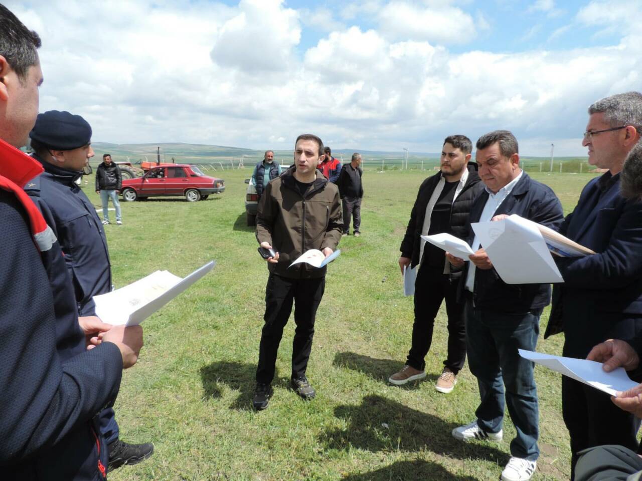 Köylerde başıboş köpeklerin toplanması için Sahipsiz Hayvan Nakil İstasyonu çalışmaları