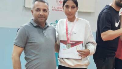 Konya’nın Akşehir ilçesinde düzenlenen Okul Sporları Yıldız Kızlar Türkiye Bilek