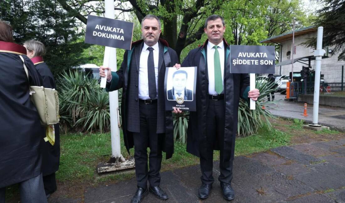 Türkiye genelinden 81 baro başkanının katılımıyla Ankara’da düzenlenen yürüyüşte, avukatlara