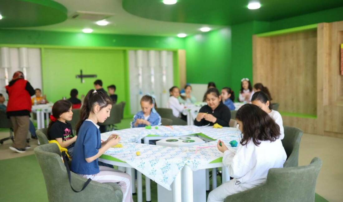 Aksaray Bilim Merkezinde çocuklar keşifle buluşuyor Aksaray’da çocuklara yönelik bilim ve eğitim faaliyetleri ilgi görmeye devam