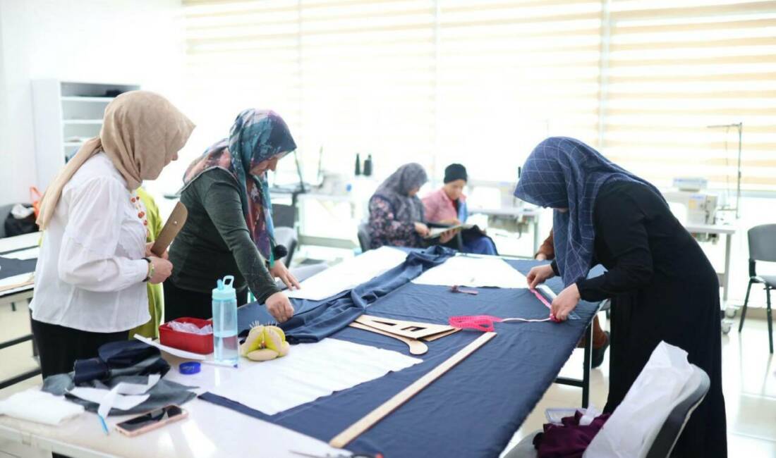 Aksaray’da kadınlara sanat ve meslek kapısı açılıyor Aksaray Belediyesi, kadınların sosyal ve ekonomik hayata katılımını artırmak amacıyla