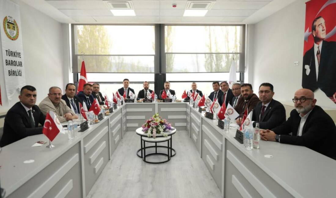 İç Anadolu baro başkanları Niğde’de buluştu Aksaray Baro Başkanı Avukat Erçin Mevlüt Düzgün, Niğde Barosu ev