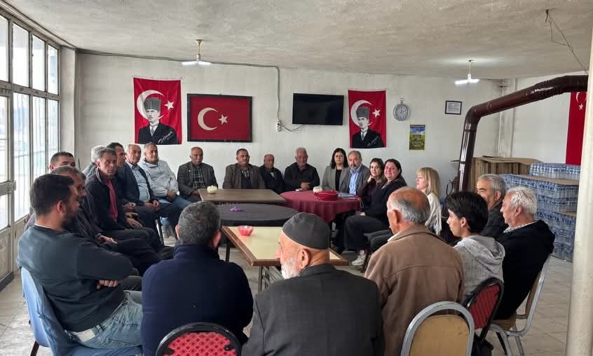 CHP Aksaray heyeti, Topakkaya beldesine gerçekleştirdiği ziyarette vatandaşlarla bir araya