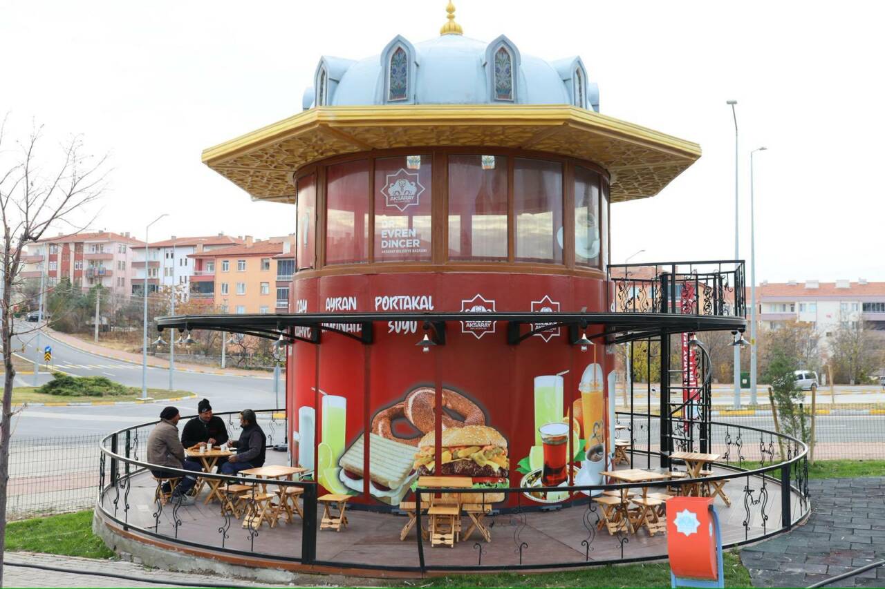 Aksaray Belediyesi tarafından vatandaşların hizmetine sunulan Çay Simit Evi, uygun
