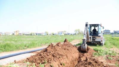 Aksaray’da altyapı yatırımları kapsamında Çiftlik Mahallesi’nde içme suyu hattı yenileme