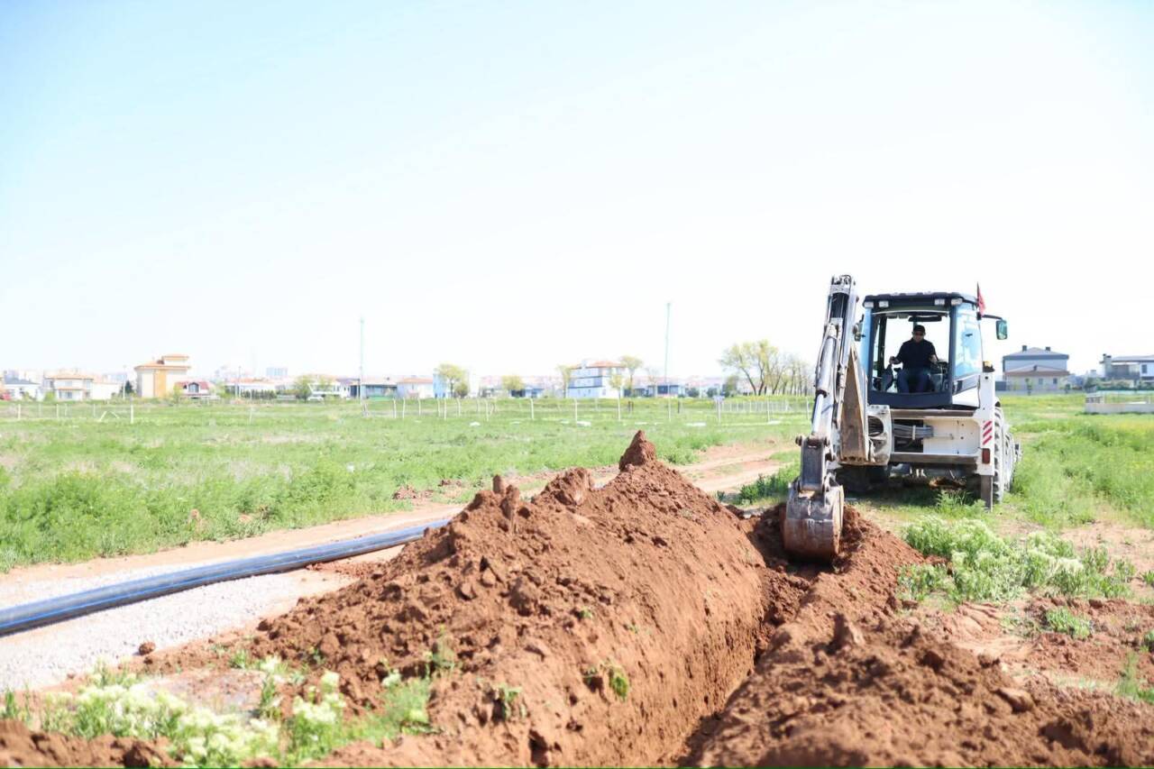 Aksaray’da altyapı yatırımları kapsamında Çiftlik Mahallesi’nde içme suyu hattı yenileme