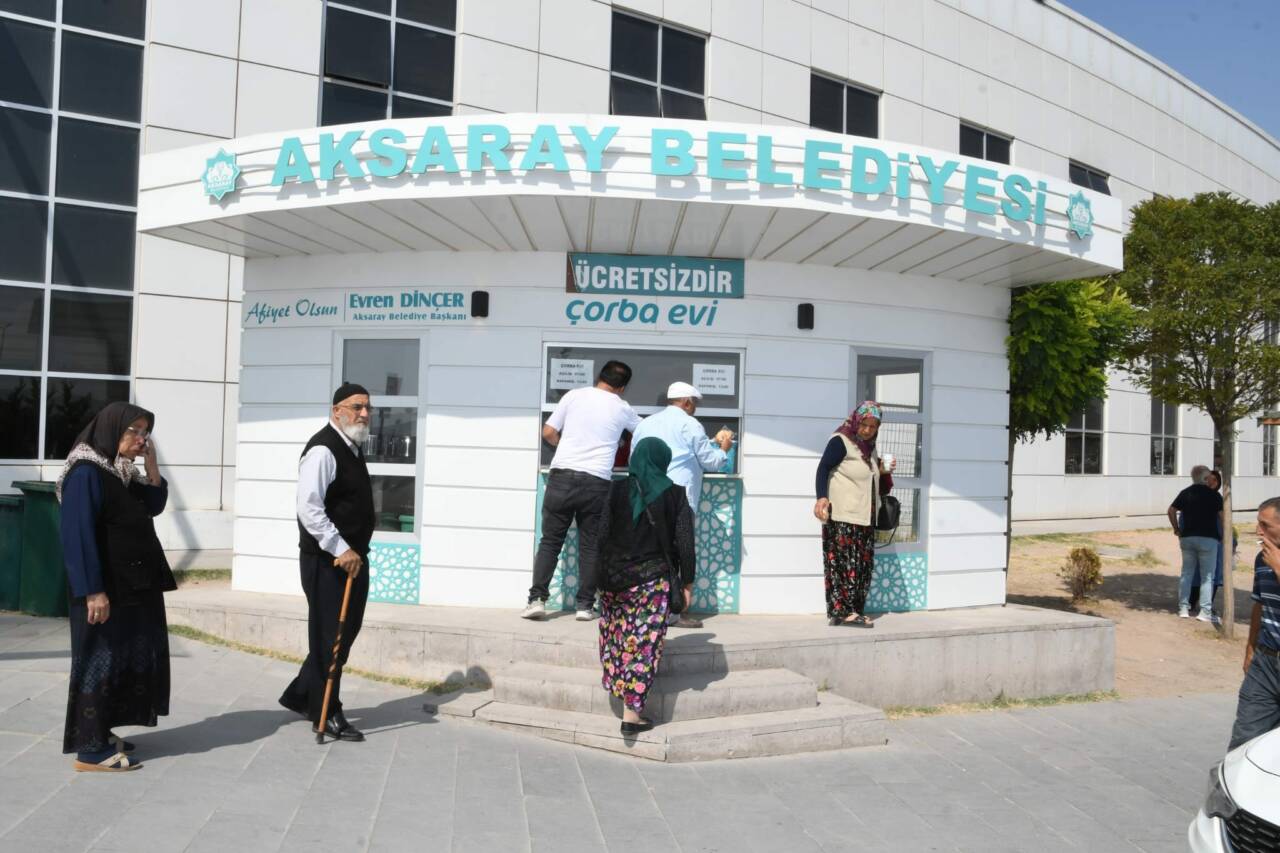 Aksaray Belediyesi tarafından vatandaşların hizmetine sunulan Çorba Evi, sabahın erken