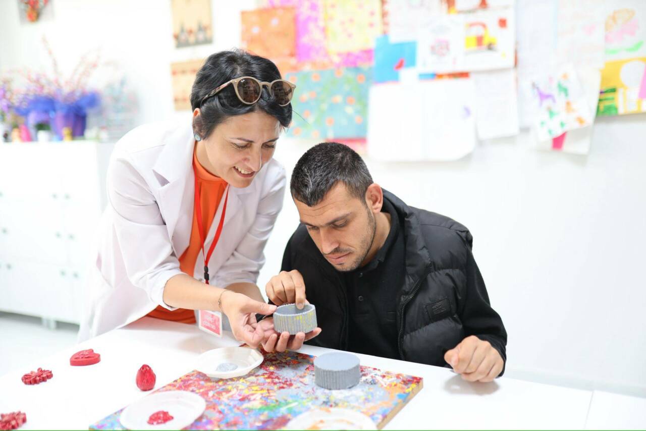 Aksaray’da sosyal belediyecilik çalışmaları kapsamında anlamlı faaliyetler devam ediyor. Evren