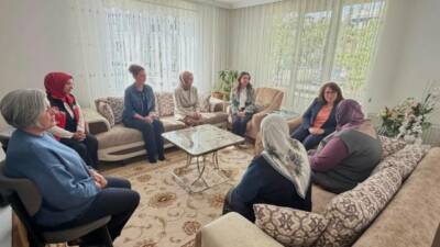 Aksaray’da Anneler Günü dolayısıyla düzenlenen program kapsamında, şehit anneleri unutulmadı.