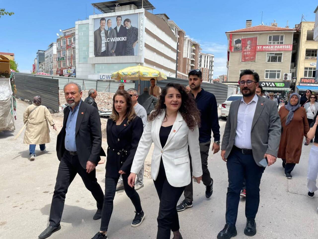 CHP Aksaray teşkilatı, Büyük Bölcek Caddesi’nde faaliyet gösteren esnafları ziyaret