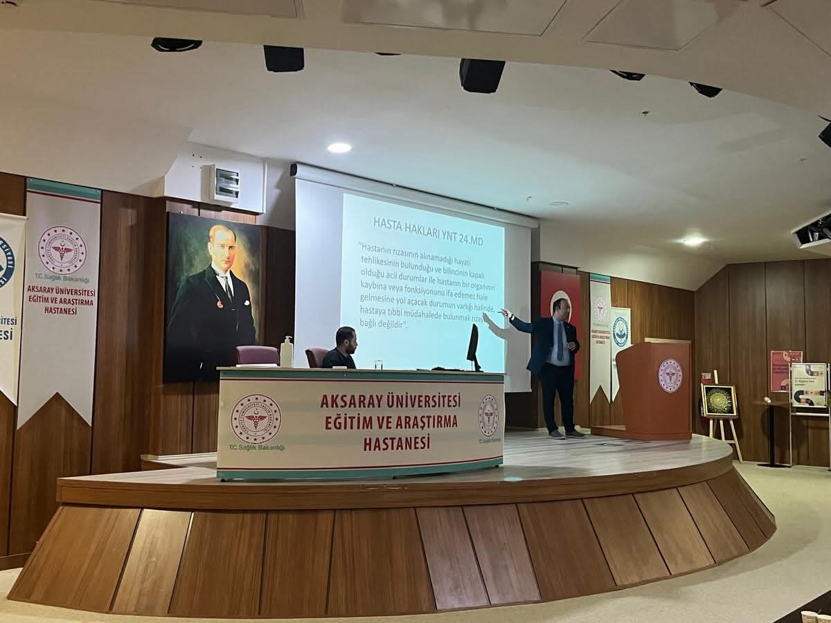 Aksaray Üniversitesi Tıp Fakültesi tarafından düzenlenen eğitim programında sağlık hukuku,