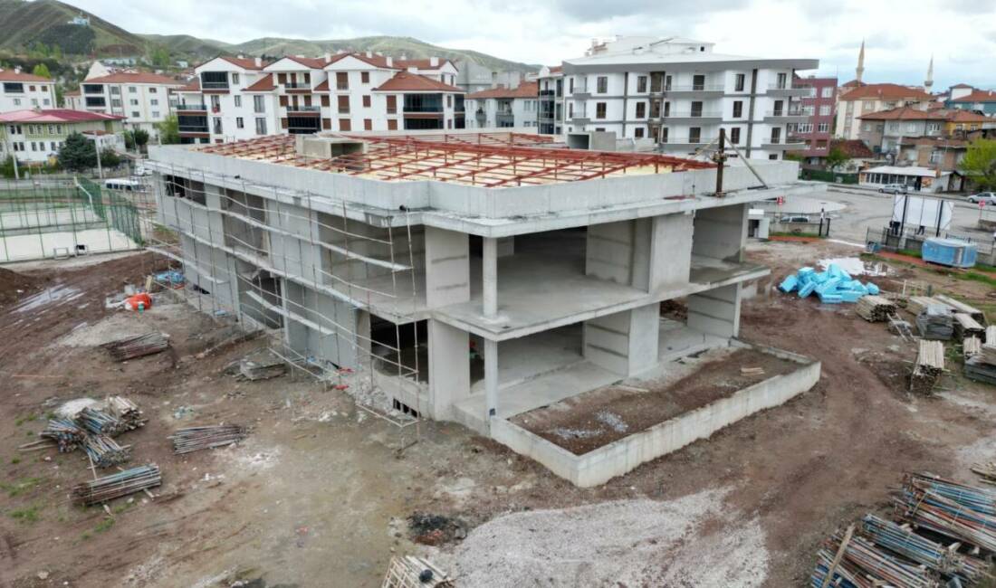 Gençlik Merkezi Projesinde çalışmalar aralıksız devam ediyor Coğlaki Mahallesi’nde yapımı süren Gençlik Merkezi Projesi’nde çalışmalar planlanan takvim